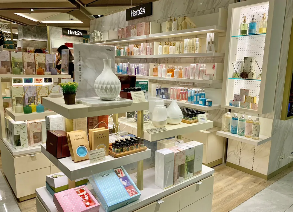 新光三越中港店